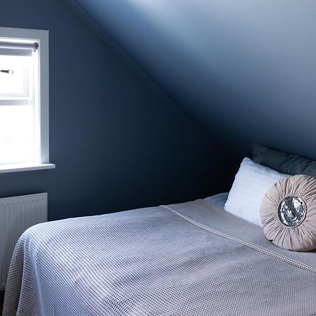 Inni - Boutique Apartments Hveragerdi Rum bild